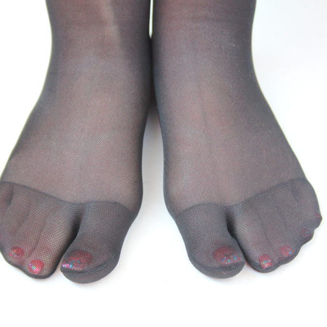 足袋形状指先ー黒