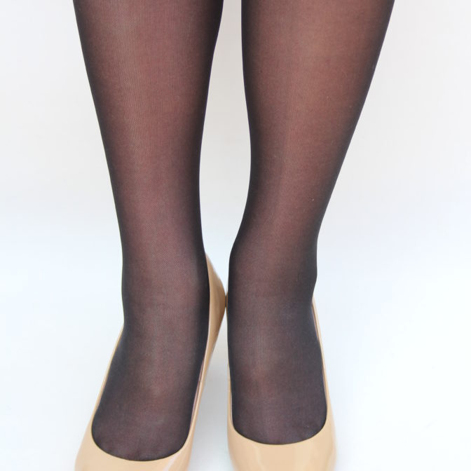 黒×ベージュパンプス