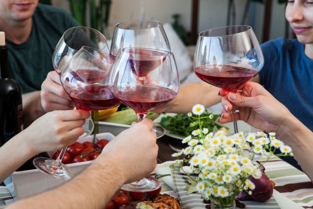 赤ワインで乾杯