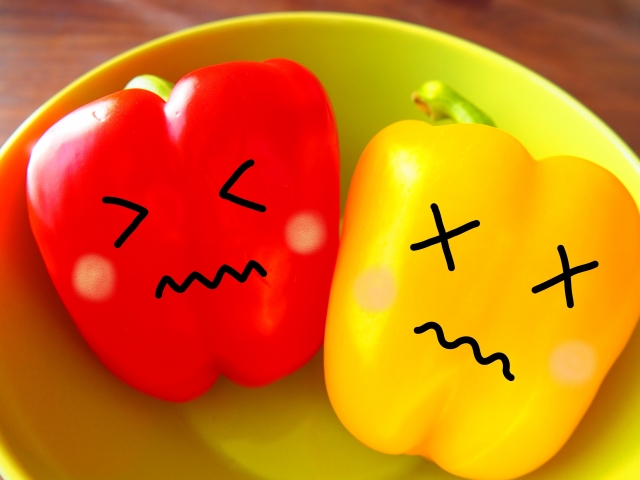 駄目顔を書いたパプリカ