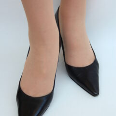 パンプスとストッキングの相性